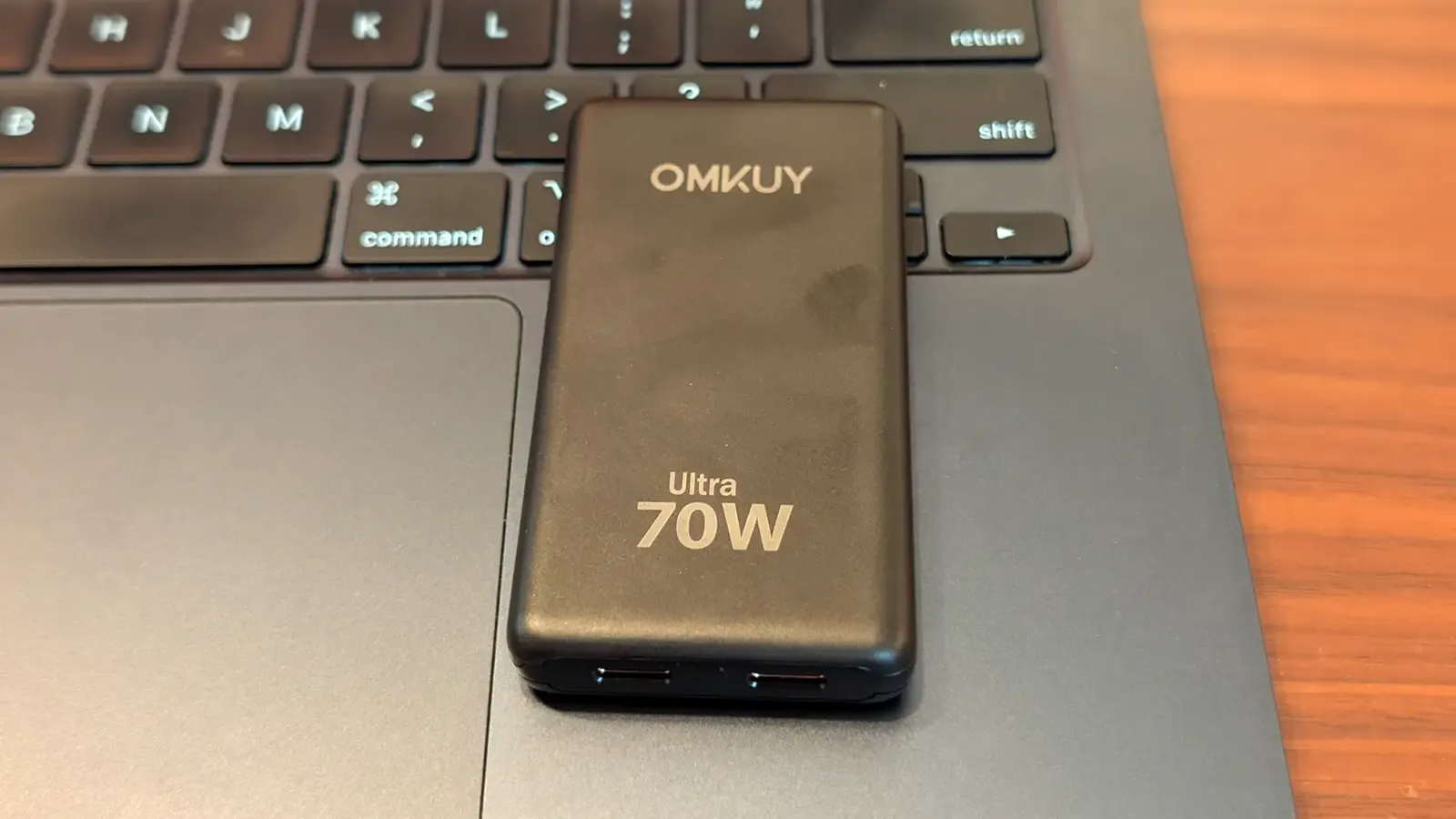 Pnvruyブランドの薄型70W GaN充電器